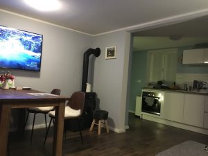 Ferienwohnung Reethaus Groot in Schaprode, Wohnzimmer mit offener Küche