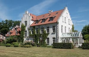 Denkmalgeschütztes Gebäude des Ritterguts Streu in Schaprode-Streu (Rügen)